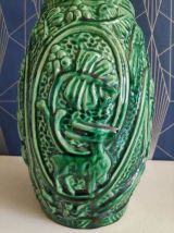 vase en céramique verte décor faune et flore