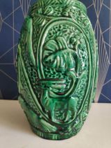 vase en céramique verte décor faune et flore