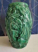 vase en céramique verte décor faune et flore