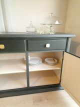 Buffet noir boutons dorés