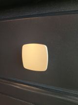 Buffet noir boutons dorés