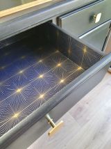 Buffet noir boutons dorés