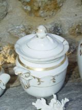 Lot de  2 sucriers pots ménagers en porcelaine blanche et or