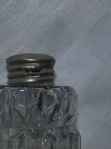 3 saupoudreuses sel-poivre-sucre anciennes en verre taillé