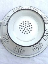 passoire  en acier émaillé, vintage