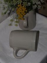 Lot de 2 chopes en grès beige grisé