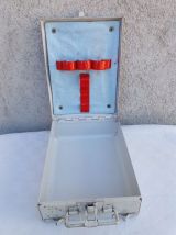 Boîte à pharmacie vintage 