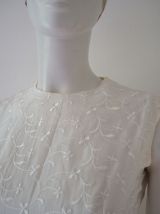 Robe trapèze chic blanche brodée perlée vintage 60's