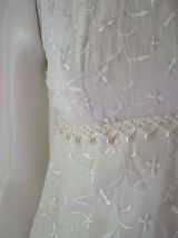 Robe trapèze chic blanche brodée perlée vintage 60's