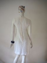 Robe trapèze chic blanche brodée perlée vintage 60's