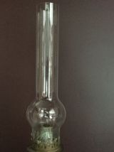 Petite lampe a pétrole en porcelaine 