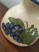 Pichet en terre cuite vernissée.