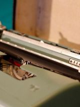 Machine à écrire vintage Olivetti Leterra 32