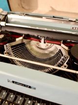 Machine à écrire vintage Olivetti Leterra 32