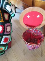 Petite table/travailleuse tripode en bois, métal et tissu