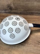 Passoire avec manche - Tôle émaillée - Vintage