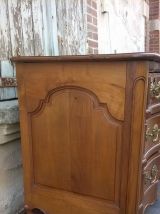 Commode arbalète en noyer époque XVlle louis XV