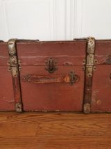 Malle ancienne en bois cuir