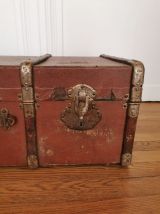 Malle ancienne en bois cuir