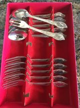 couverts à dessert en métal argenté