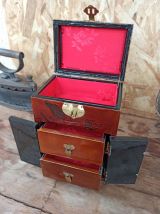 Coffre à bijoux du Vietnam décor floral