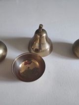 2 poires et 1 pomme en laiton