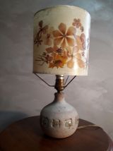 petite lampe1970 en gres emaille signe ,avec abat jour  de f