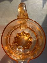 Pichet en verre moulé rose vintage, années 40-50