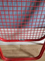 chaises pliantes rouges en métal crées par Talin en Italie