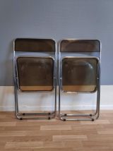 chaises pliantes plexi marron fumé et structure métal chromé
