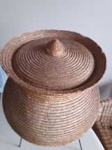 Travailleuse vintage en vannerie