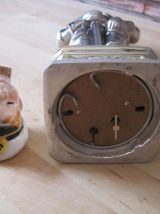 Magnifique boite a musique decor armure   avec tete de marin