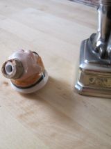 Magnifique boite a musique decor armure   avec tete de marin