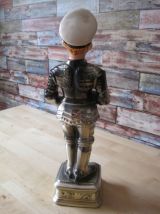 Magnifique boite a musique decor armure   avec tete de marin