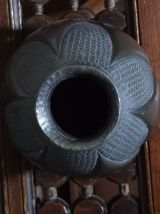 Vase en étain signé Plasait