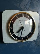 Horloge vintage, pendule murale "Mireda vert tendre et doré"