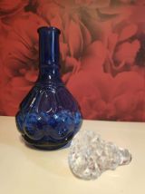 carafe bleue cobalt avec bouchon ciselé transparent