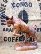 Taureau en bois sculpté 