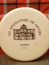 Boite publicitaire en tôle " Les nougatines de Nevers" 