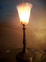 lampe pied laiton et bronze 1920 et opaline rose et blanche3