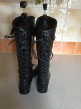 Bottes hautes noires  larges molets