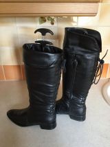 Bottes hautes noires  larges molets