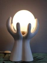 lampe mains en céramique blanche et globes en opaline