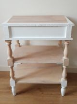 Chevet vintage relooké en bois clair