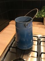 Pot à lait en métal émaillé bleu turquoise