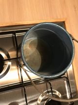 Pot à lait en métal émaillé bleu turquoise