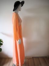 Longue robe hippie en voile saumon manches papillons 70's