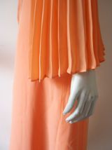 Longue robe hippie en voile saumon manches papillons 70's