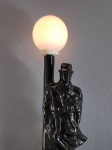 lampe détective en céramique noire et globe opaline blanche