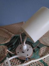 suspension fleur de lotus cannée sur armature en métal